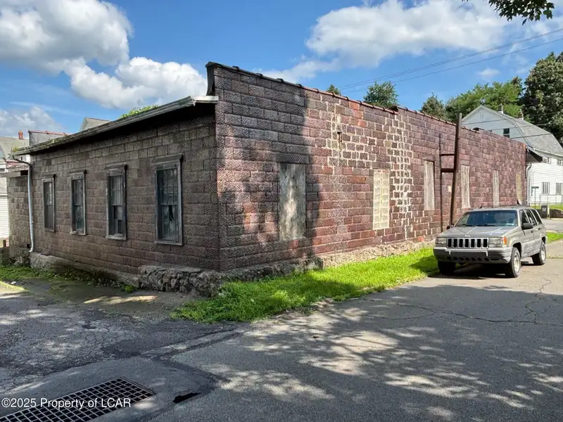 Convenient Storage Garage Available for Rent