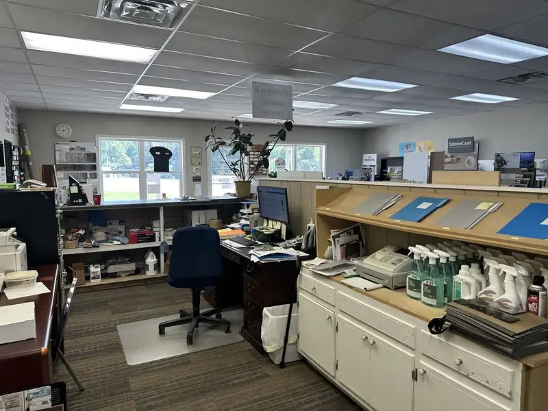 Large Commercial Building on Highway 412e in Parsons with 15,000+ Sq Ft Space