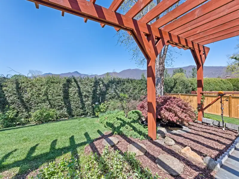Ranch-style Estate Near Waynesville Inn, 5br/6.5ba, Ideal for Boutique Hospitality or Residence