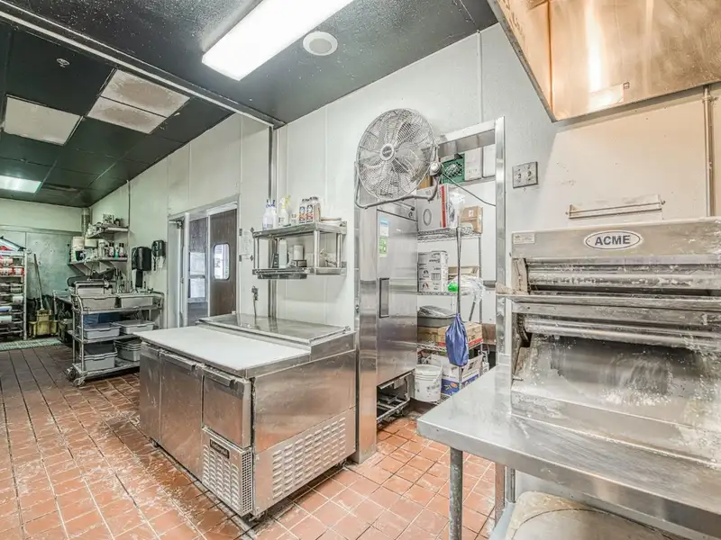 Restaurant Location for Sale with Equipment, Lease Transfer, and License in Palm & Nees Ave
