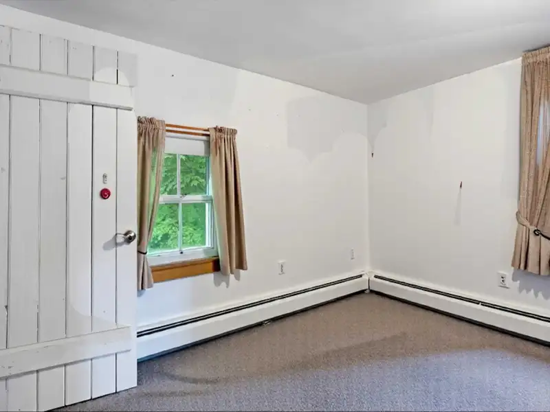 Commercial Retail/warehouse with Charming Colonial Home in High-traffic Corner Location