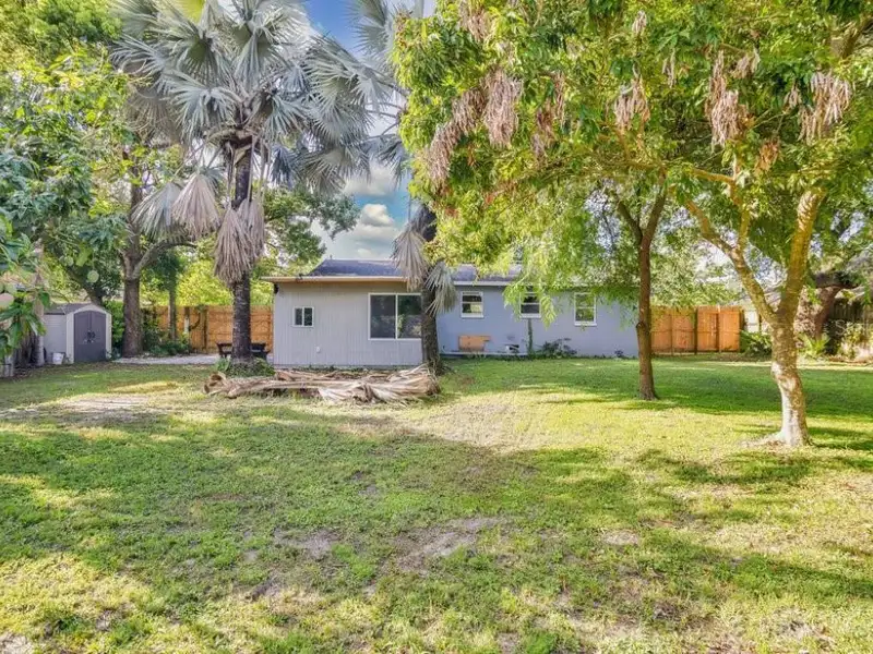 Charming Airbnb Home Near Downtown Orlando with In-law Suite and Expansive Backyard