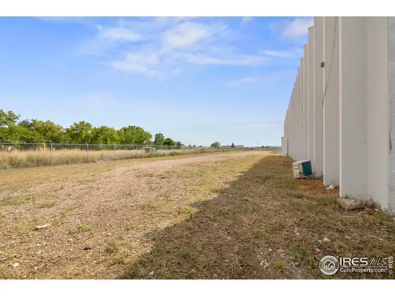 10,525 Sf Commercial Warehouse for Rent in Concrete Tilt-up Industrial Building