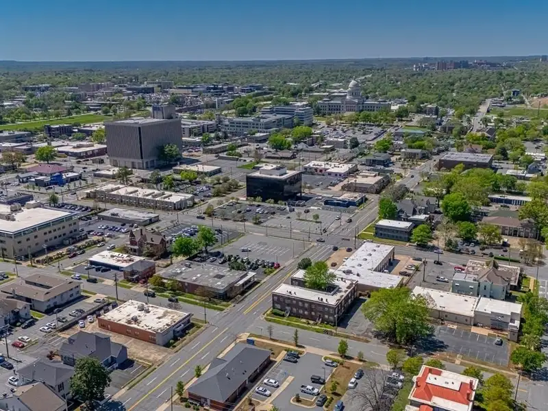 Remodeled Commercial Building Near I-630, Downtown Little Rock – Ideal for Office or Apartment