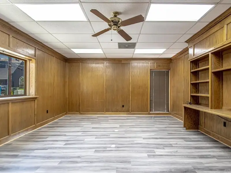 Remodeled Commercial Building Near I-630, Downtown Little Rock – Ideal for Office or Apartment