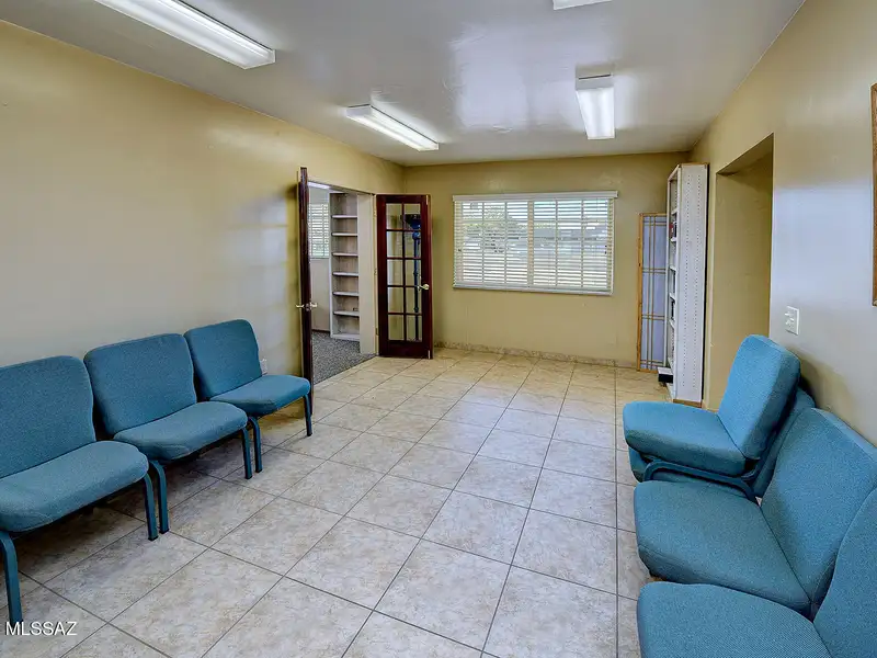 Prime Office Space in Central Tucson with High Visibility and Convenient Amenities
