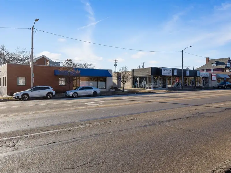 Income-producing Commercial Property with Four Buildings in Cedar Rapids' Medquarter