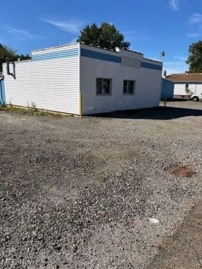 Multi-parcel Commercial Property with Storage and Rustic Office Space on 0.76 Acres