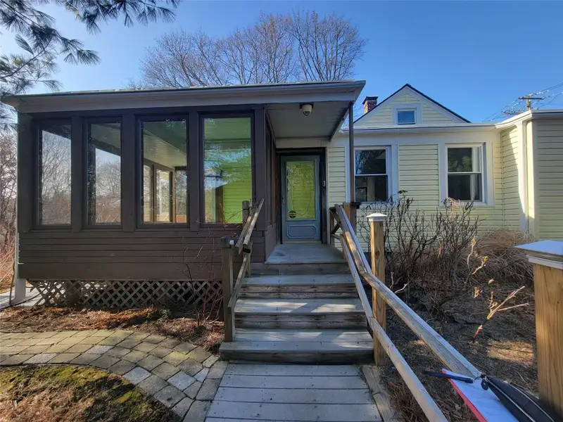 Mixed-use Property in Prime Location with Residential and Commercial Potential