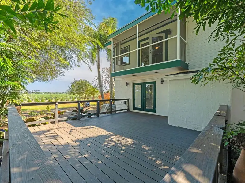 Remodeled 5-bedroom Home on 1 Acre in Redlands Near National Parks