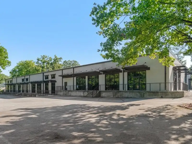 Industrial/flex Building in Prime Atlanta Location with Recent Upgrades and Parking Options