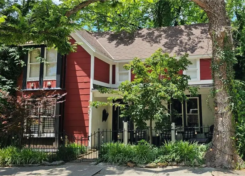 Charming Airbnb Cottage on Historic Loop with Upgrades and Large Entertaining Deck
