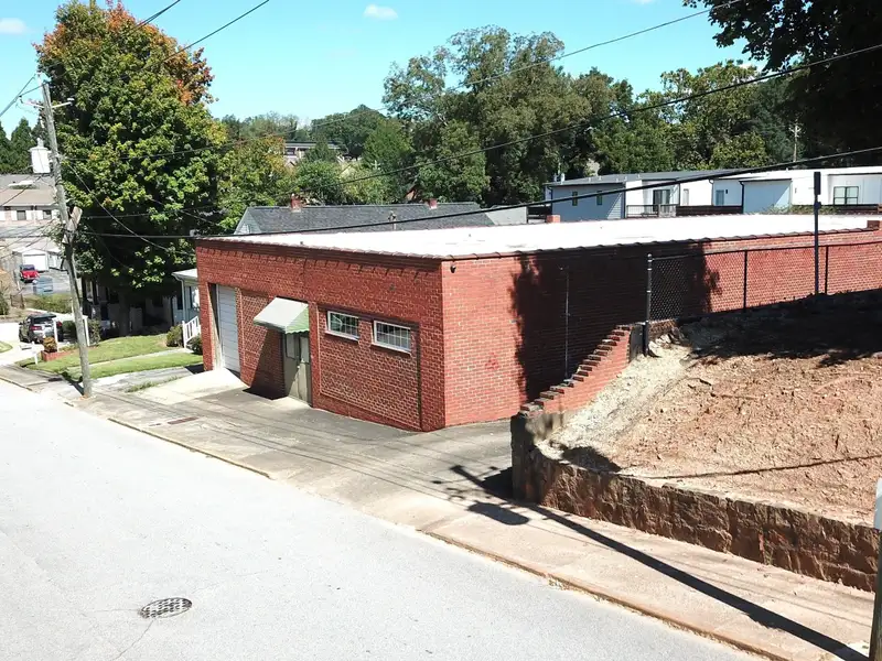 Versatile 5,000 Sq Ft Warehouse Near Downtown Gainesville with Dock and Roll-up Doors