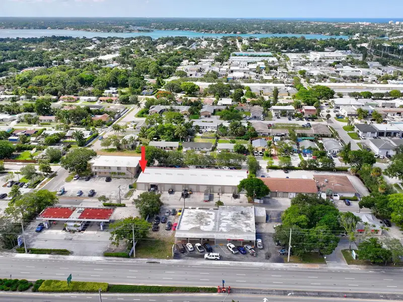 End-cap Warehouse with Offices in Central Jupiter, Move-in Ready