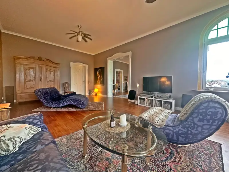 Spacious 249 M² Commercial-residential Unit in Historic Mühlhausen Villa