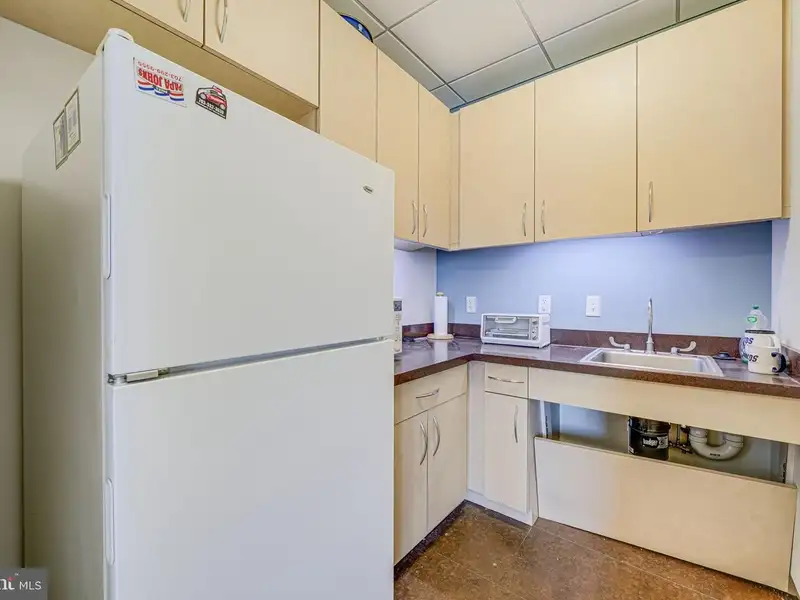 Flexible Office Suite in Prime Falls Church Location - 1,200 Sq Ft, Great Accessibility