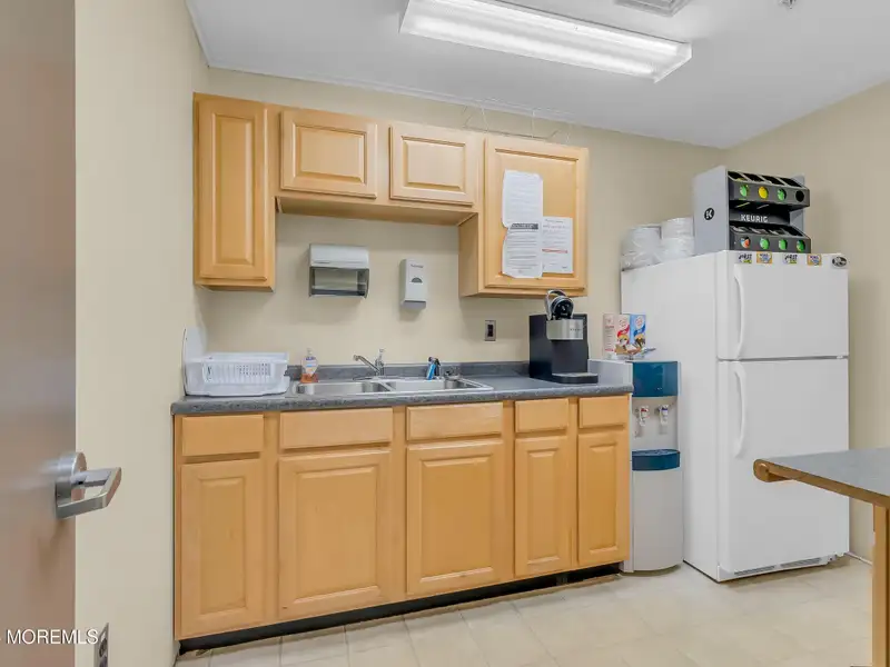 Versatile Commercial Lease in Prime Belmar Location, 5,000 Sq. Ft. Total Available