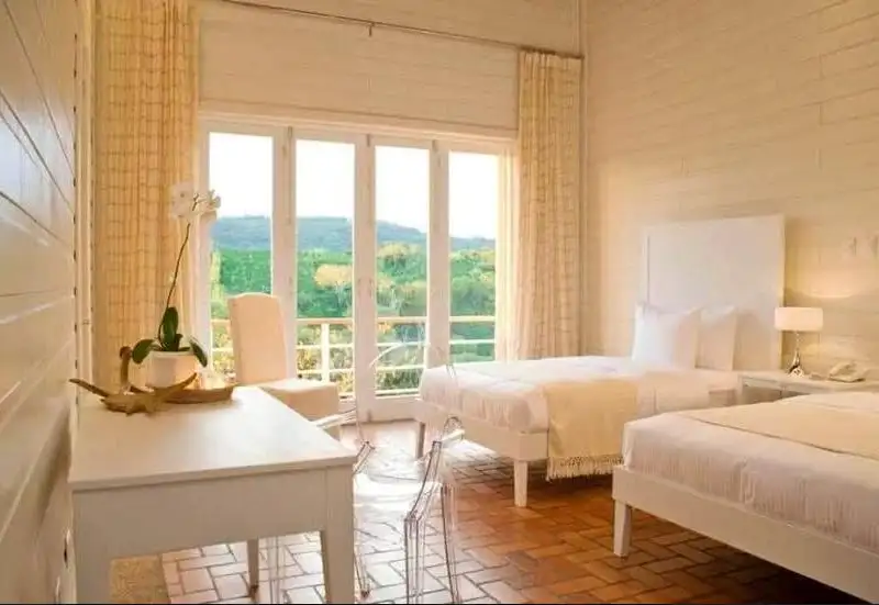 Asclepios Hotel: Profitable 12-bedroom Investment in Tambor, Alajuela with Sustainable Features