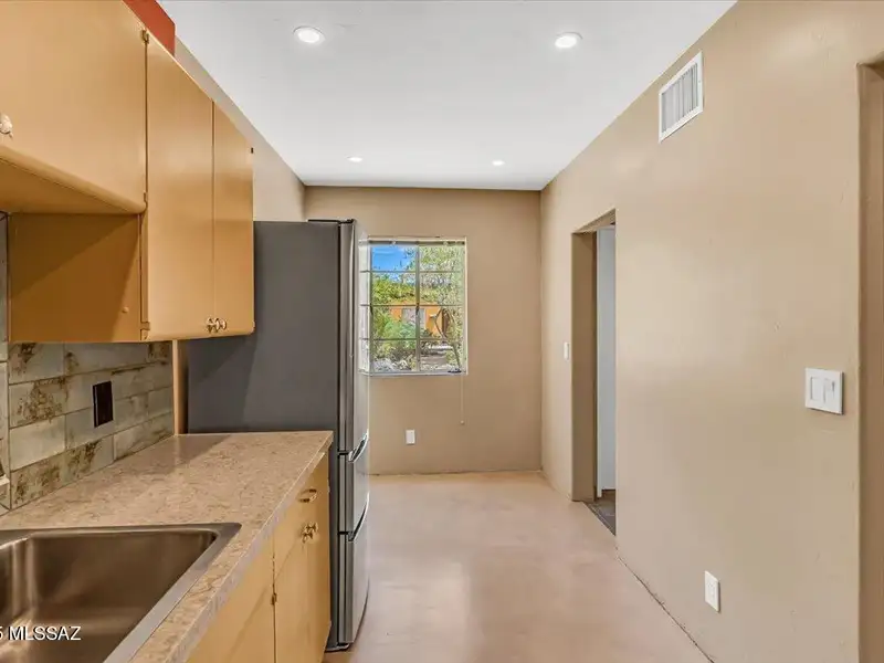Fully Renovated Multi-family Property in Miramonte Neighborhood with 6 Apartments