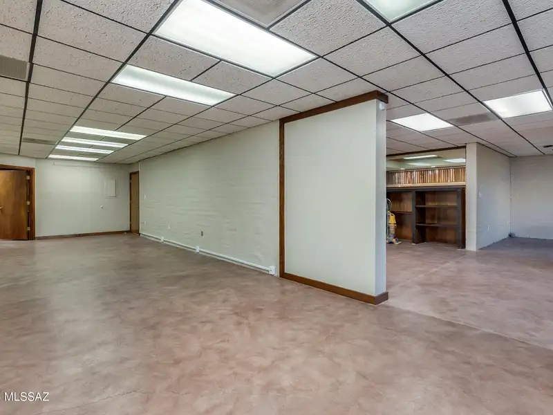 2,975 Sqft Office Space for Sale in Prime Broadway and Wilmot Location with Parking Lot