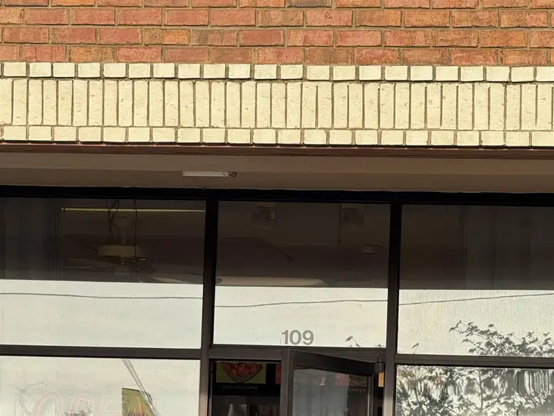 Retail Bay for Restaurant in High-traffic Area - 1400 Sf Available