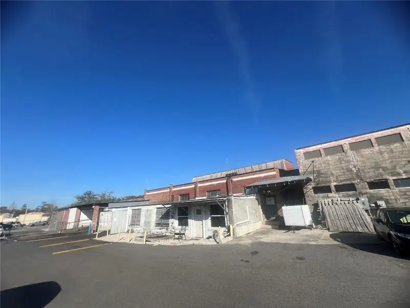 Income-producing Investment Property on South Main Street, 6.05 Acres with Diverse Tenants