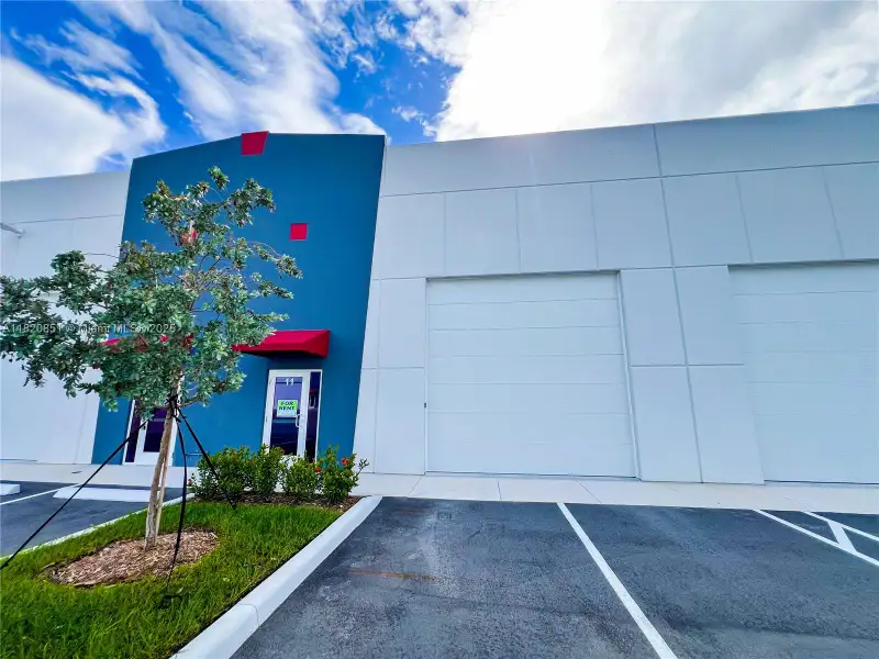 New 2,640 Sq. Ft. Warehouse in Homestead, Fl - Ideal for Storage and Business Operations