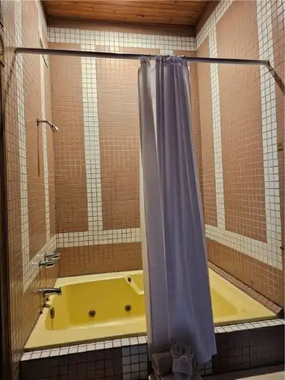Commercially Zoned 15-suite Overnight Rental Property in Eureka Springs