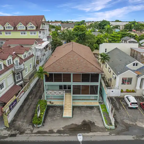 EAST BAY STREET COMMERCIAL BUILDING