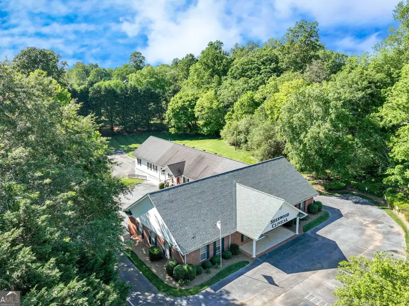 Versatile 7,900+ Sq Ft Medical Office Building in Prime Location Near Hospital