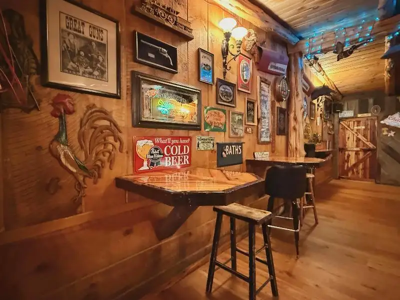 Turnkey Lodge-style Investment Opportunity in Berlin with Unique Interior and Bar