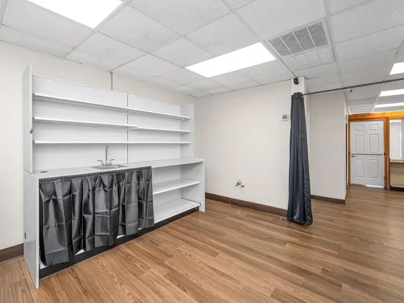 Flexible Use Commercial Property in Updated Condition, Former Fast Food and Pharmacy Location