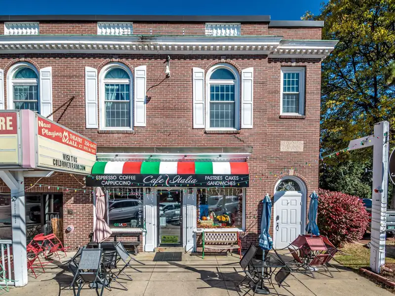 Established Coffee and Sweet Shop in Prime North Conway Village Location