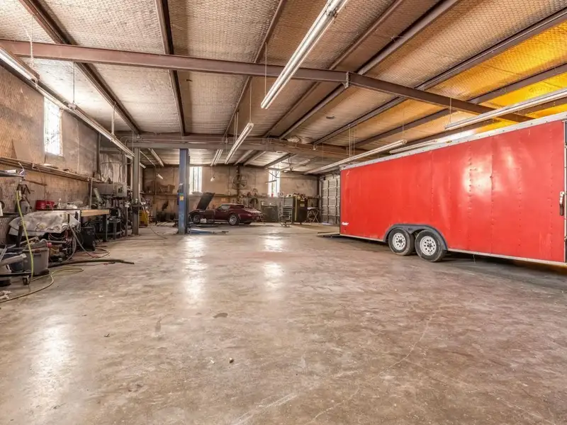 Profitable Auto Glass Repair and Body Shop with Expansion Potential in Hempstead County, Arkansas