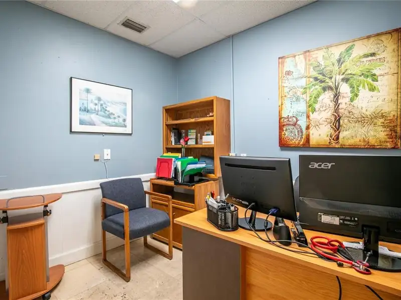 Medical Office Building for Sale in Prime Clermont Location with Ample Parking