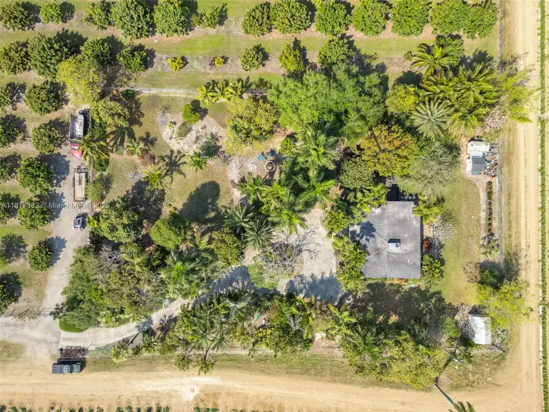 Remodeled 5-bedroom Home on 1 Acre in Redlands Near National Parks