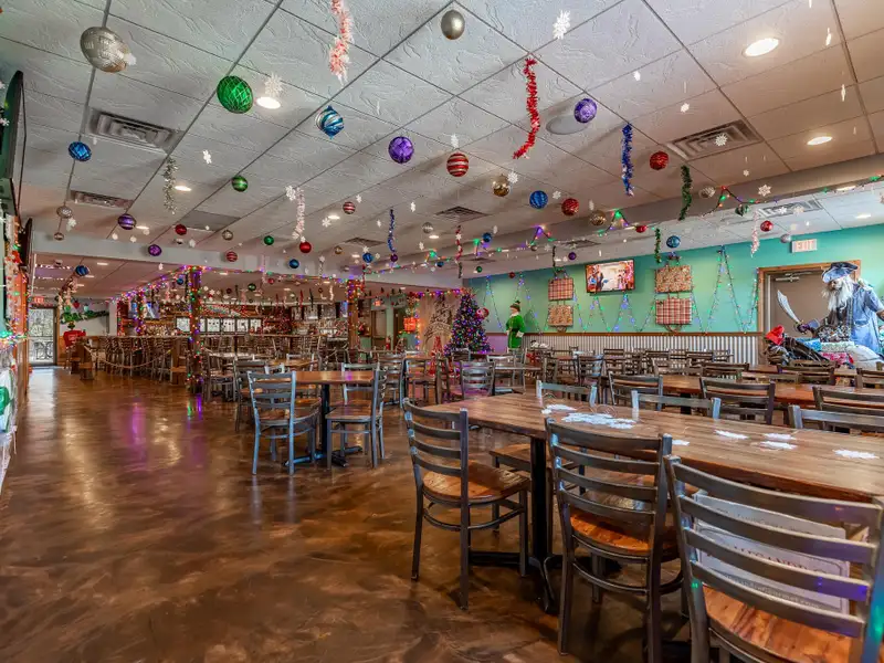 Renovated Commercial Building with Land for Sale in Central Location, Ideal for Restaurant