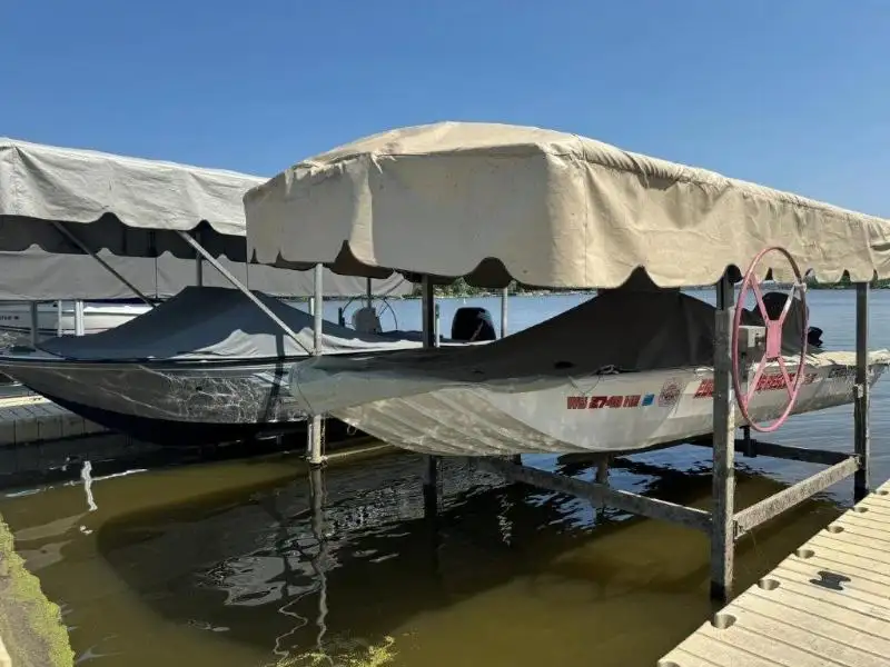Premier Full-service Marina with 95 Slips on Rock River, Direct Lake Access