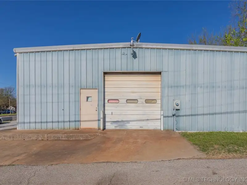 Versatile Former Machine Shop in Prime Downtown Sand Springs Location