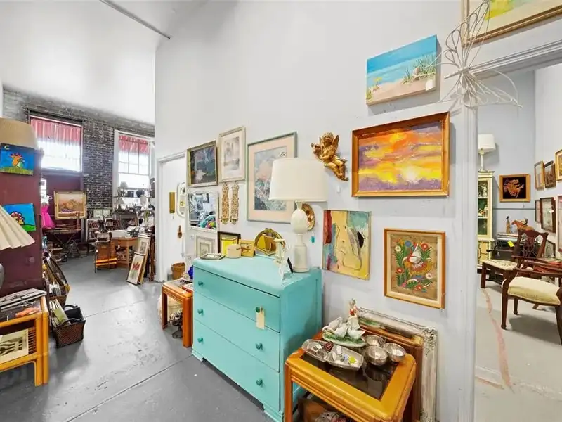 1926 Vintage Retail Showroom in Seminole/tampa Heights with High Visibility and Parking