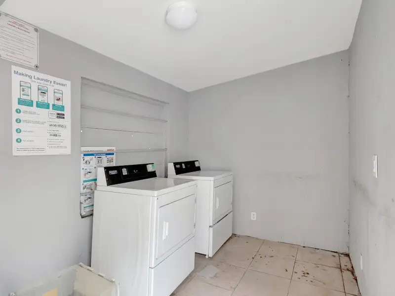 Well-maintained 6-unit Multifamily Property in South Florida with Value-add Potential