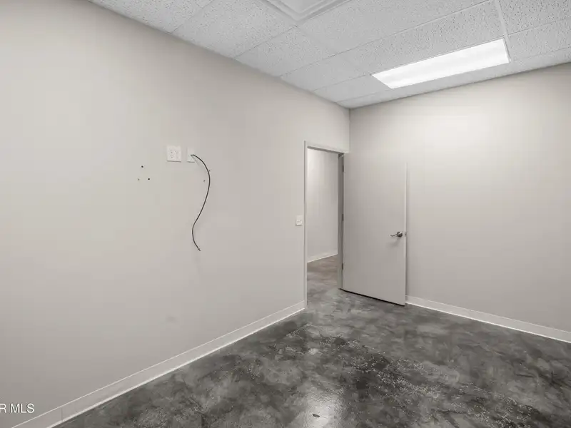 2,750 Sq Ft Office Space for Rent in Established Shopping Center Near Montwood and Yarbrough