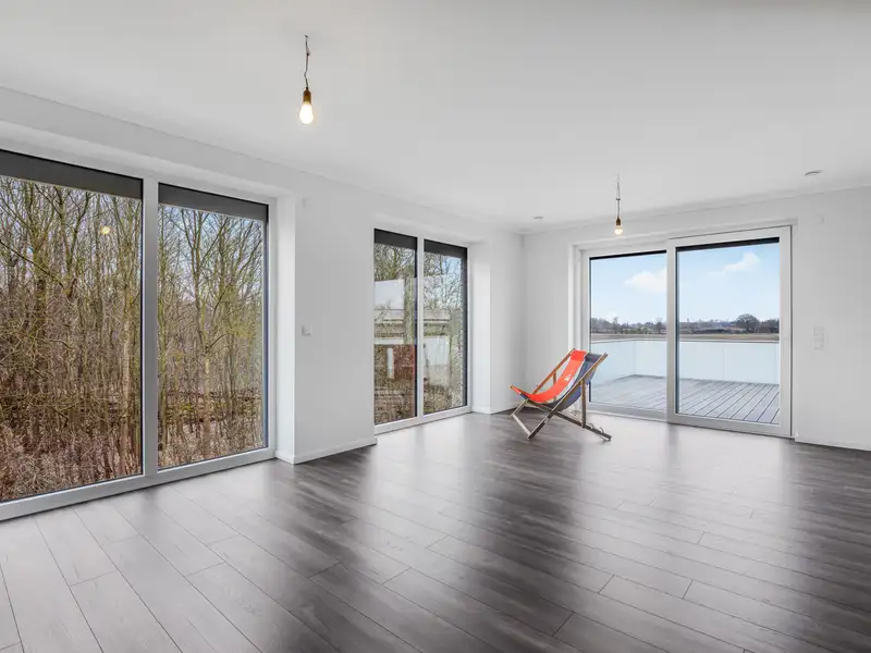 Versatile Self-storage Facility with Modern Office Space in Eckernförde