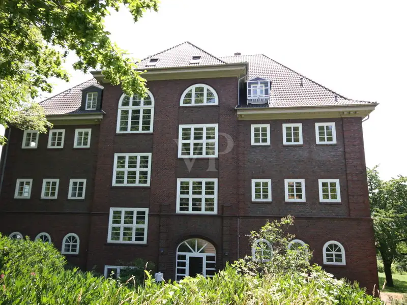 Investment Opportunity: Well-maintained Seminar Facility on 8,429 M² in Bad Pyrmont