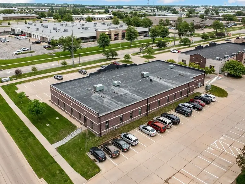 Versatile Office Building with Dual Tenant Configuration in Prime Location
