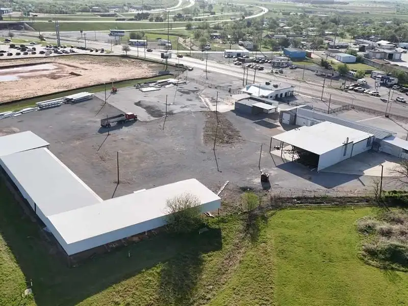 10.264-acre Commercial Property with Showroom, Warehouses, and Ample Parking on Jacksboro Hwy