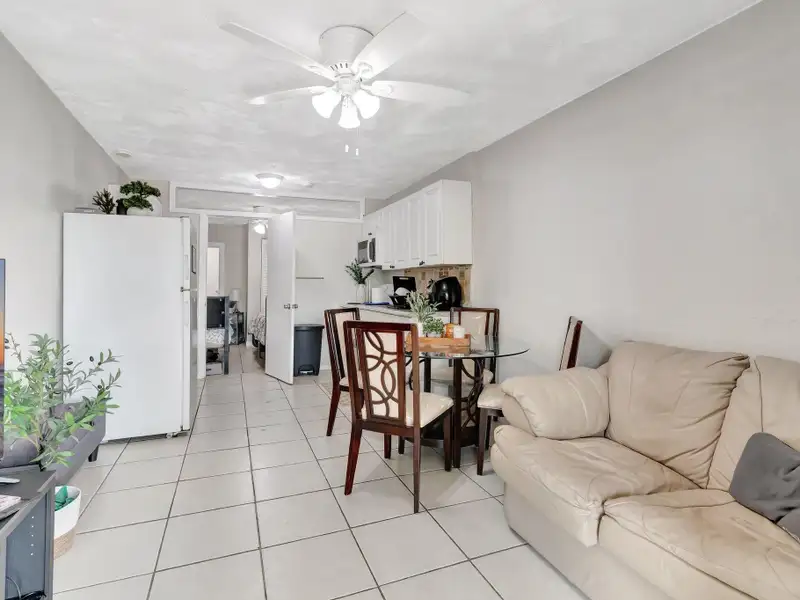 Well-maintained 6-unit Multifamily Property in South Florida with Value-add Potential