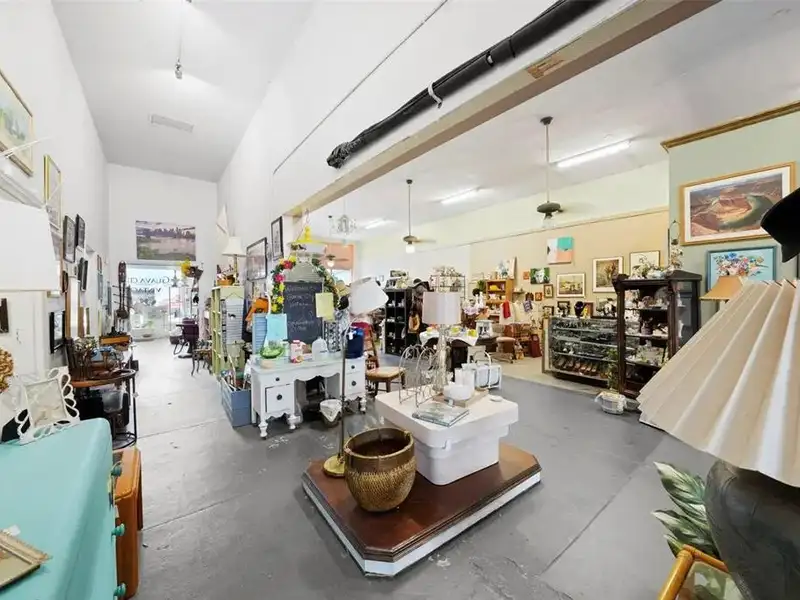 1926 Vintage Retail Showroom in Seminole/tampa Heights with High Visibility and Parking