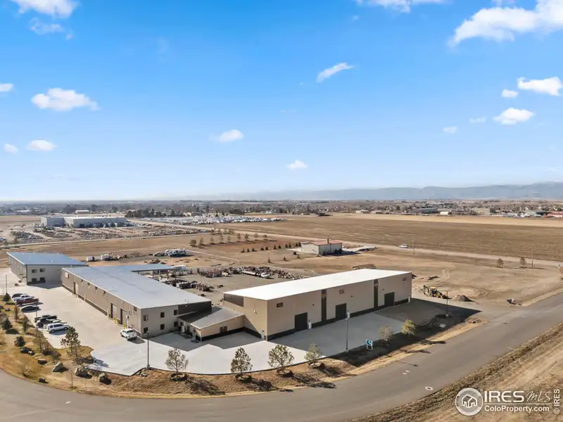 Build-to-suit Light Industrial Office & Warehouse for Lease in Prime Location with Mountain Views