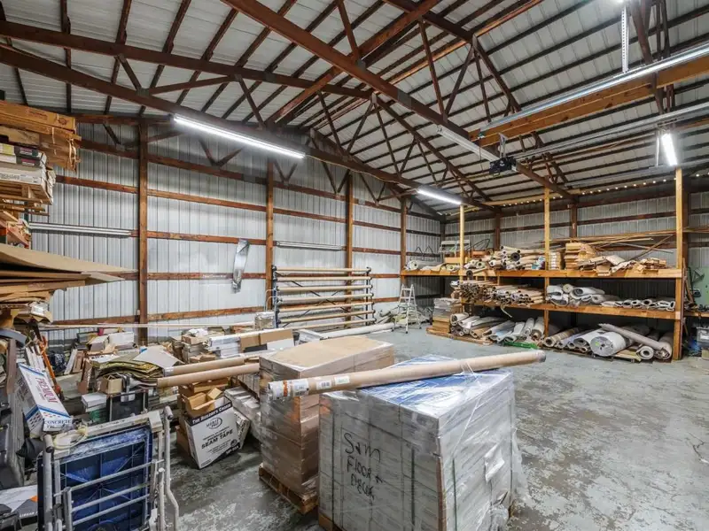 Commercial Property with Showroom and Warehouses on Us Hwy 100 W